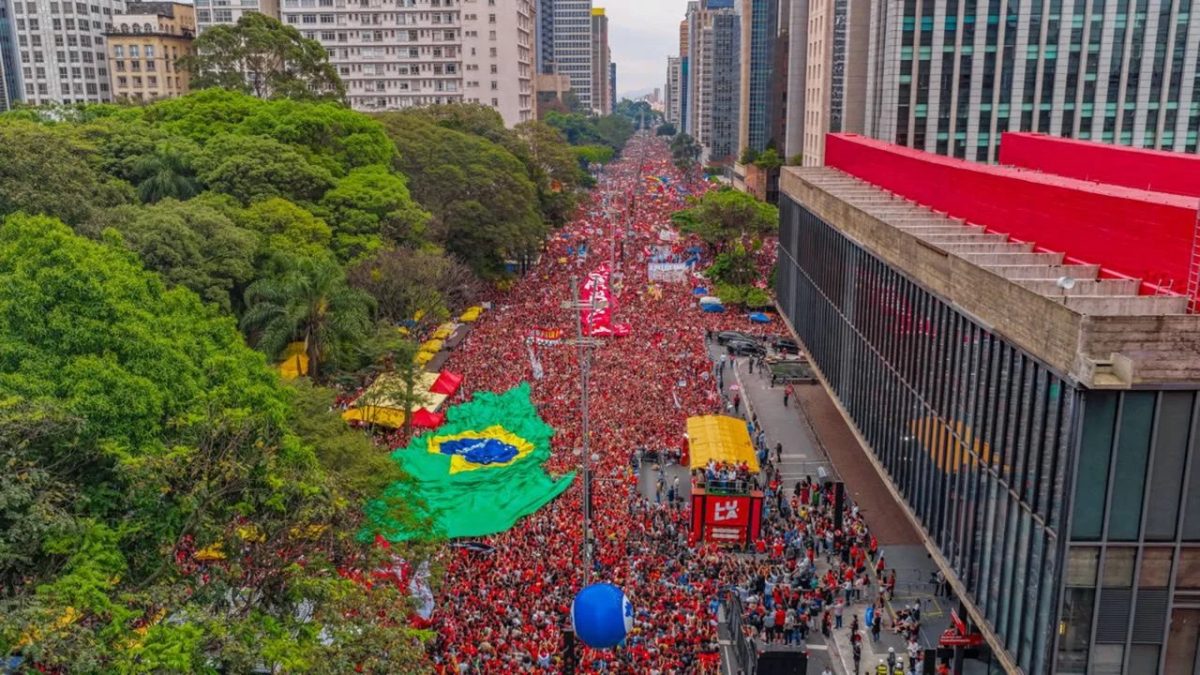 Lula leva multidão à Paulista e pede mobilização de quem não votou no 1º turno - ICL Notícias